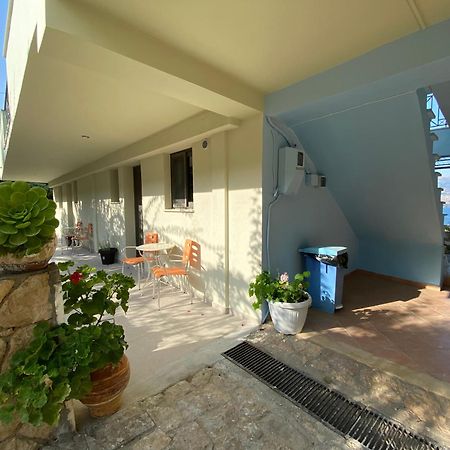 Lépedha Mirovigli Family Rooms מראה חיצוני תמונה